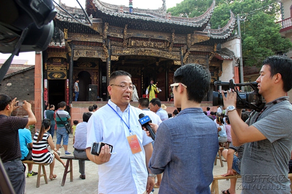 27日，来自世界五大洲19个国家和地区的36家海外华文媒体的老总、编辑、记者走进江西乐.jpg