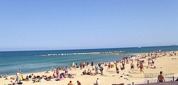 巴塞罗那5月的沙滩.jpg
