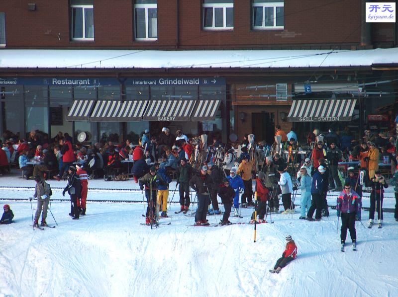 滑雪的人群.jpg