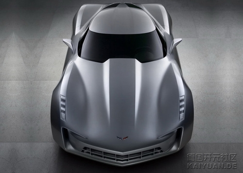 雪佛兰stingray概念车结合了当代科尔维特跑 车和1963年的经典科尔
